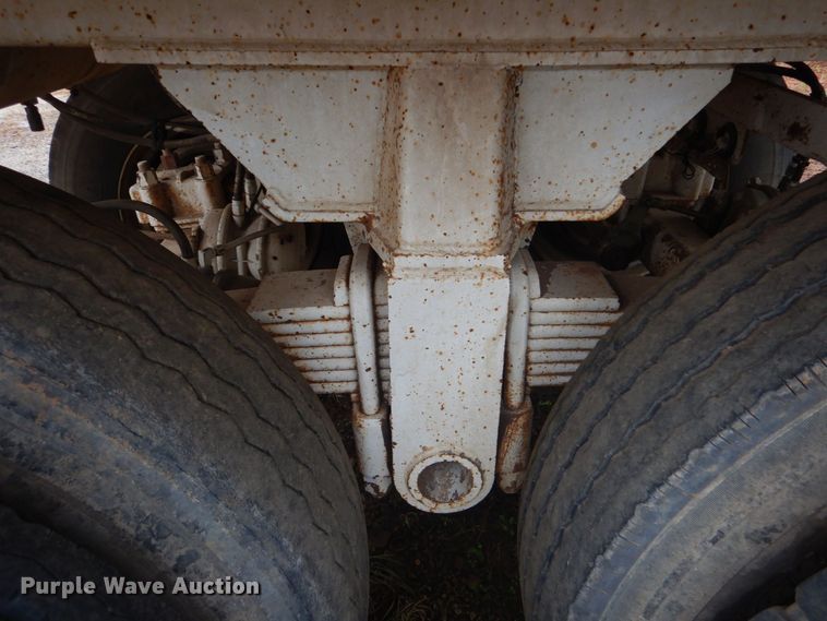 image for item DK7001 1990 Fruehauf  end dump trailer