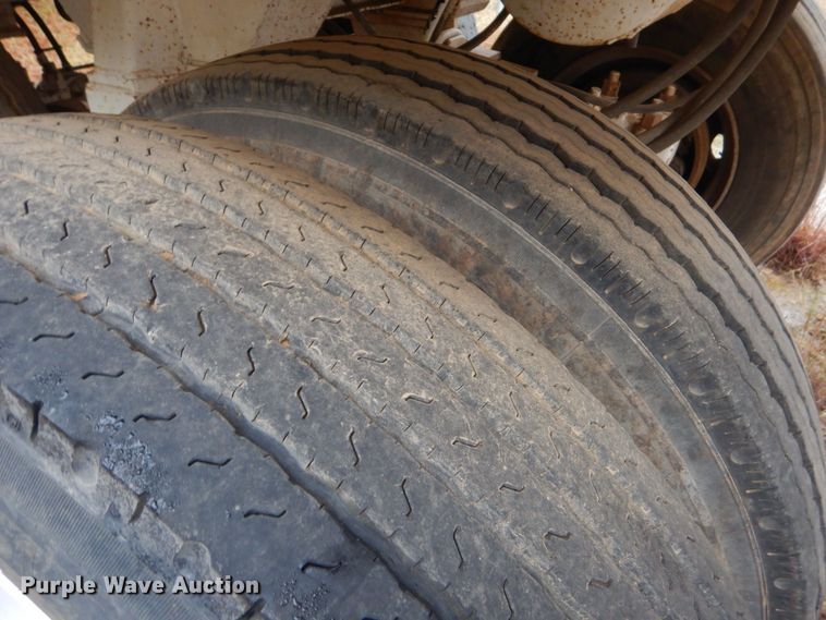 image for item DK7001 1990 Fruehauf  end dump trailer