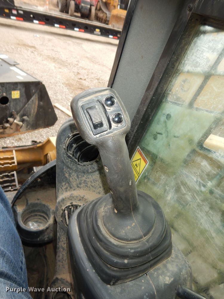 image for item DK7498 2018 Caterpillar 299D2  skid steer loader