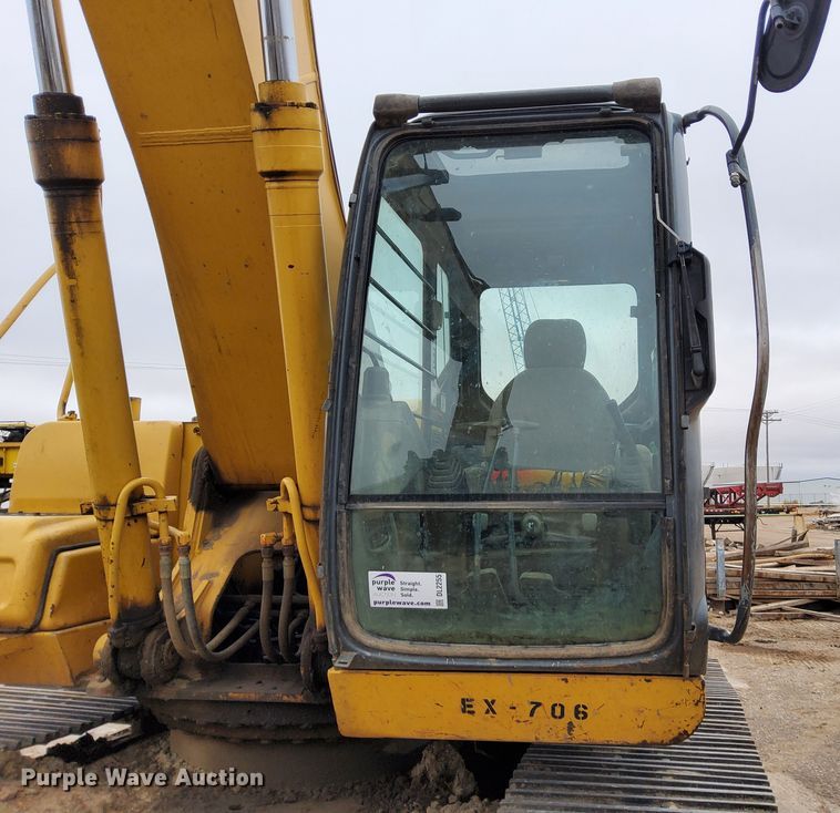 image for item DL2255 2006 John Deere 230CLC  excavator