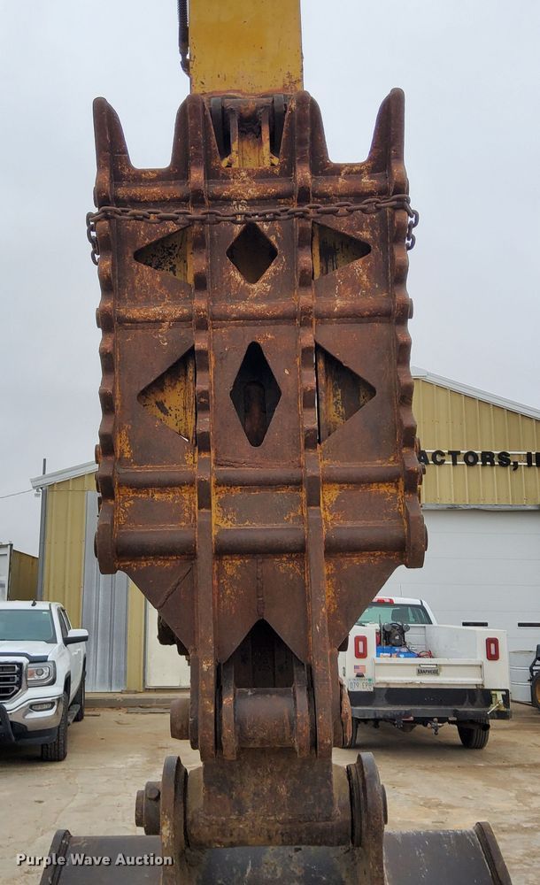 image for item DL2255 2006 John Deere 230CLC  excavator