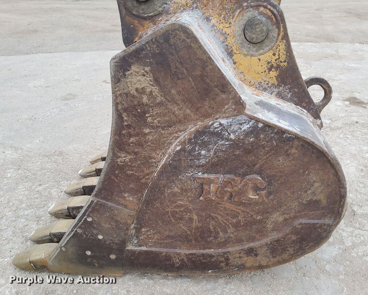 image for item DL2255 2006 John Deere 230CLC  excavator