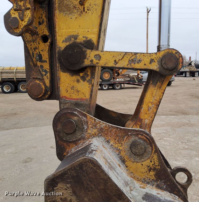 image for item DL2255 2006 John Deere 230CLC  excavator