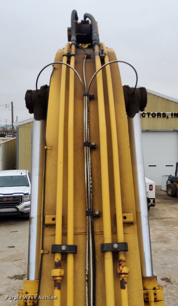 image for item DL2255 2006 John Deere 230CLC  excavator