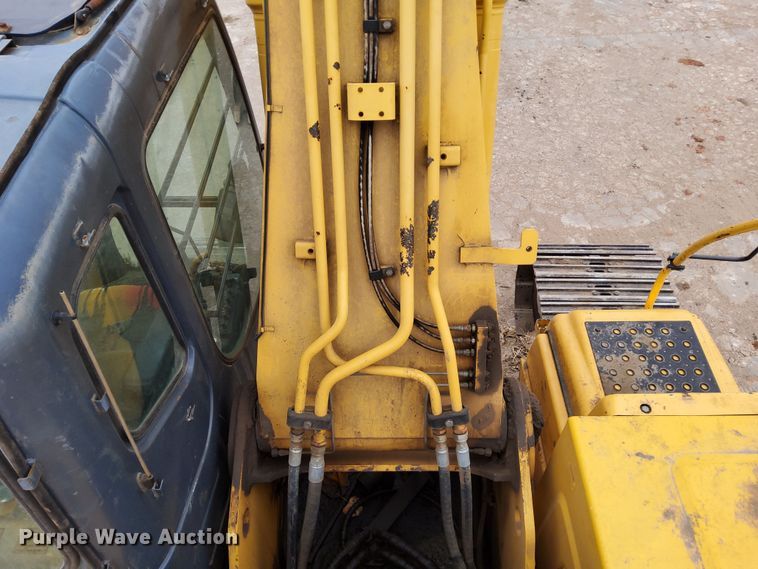 image for item DL2255 2006 John Deere 230CLC  excavator