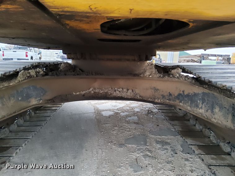 image for item DL2255 2006 John Deere 230CLC  excavator