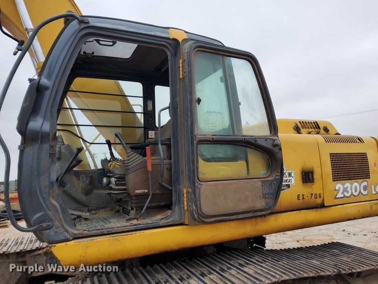 image for item DL2255 2006 John Deere 230CLC  excavator
