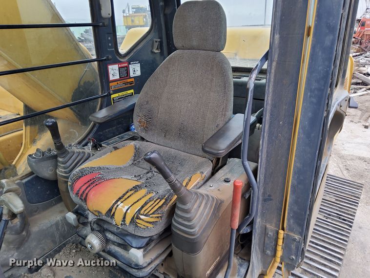 image for item DL2255 2006 John Deere 230CLC  excavator