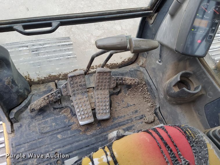 image for item DL2255 2006 John Deere 230CLC  excavator