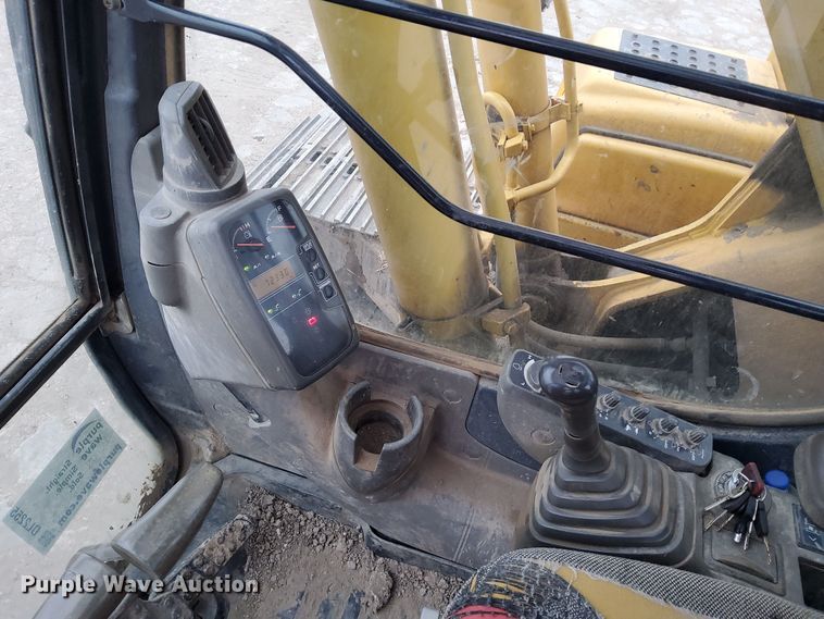 image for item DL2255 2006 John Deere 230CLC  excavator