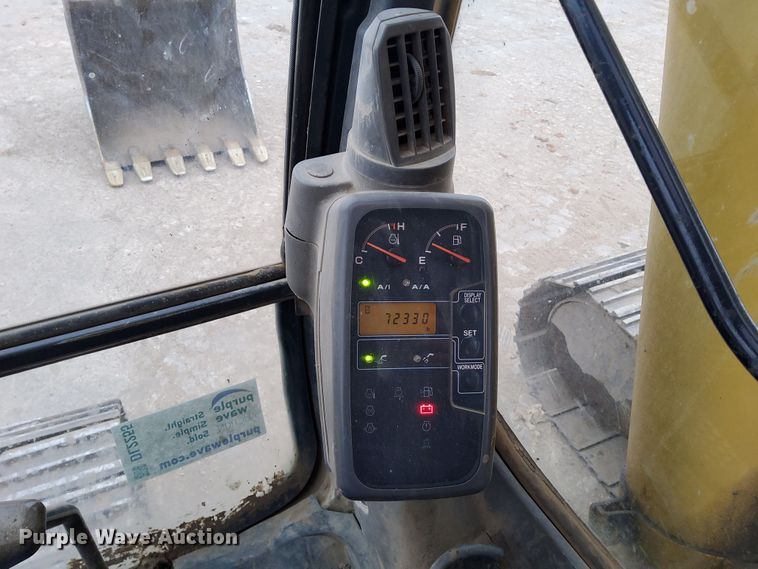 image for item DL2255 2006 John Deere 230CLC  excavator