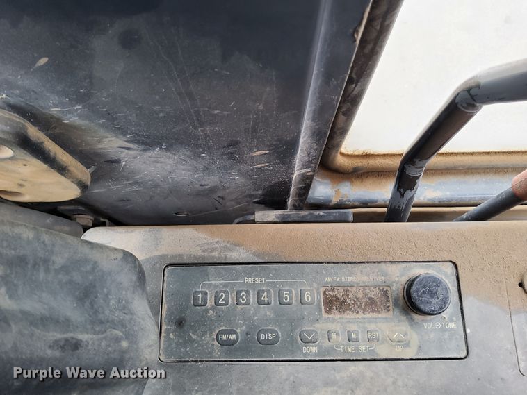 image for item DL2255 2006 John Deere 230CLC  excavator