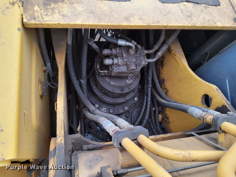 image for item DL2255 2006 John Deere 230CLC  excavator