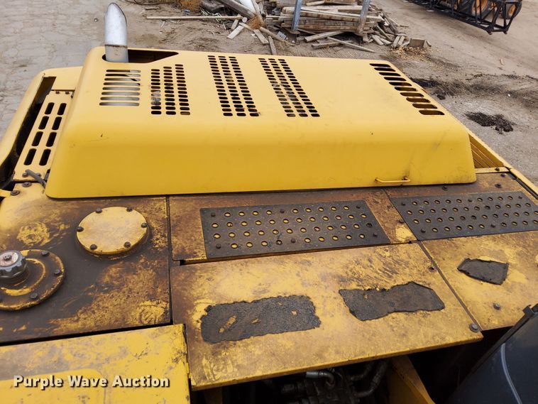 image for item DL2255 2006 John Deere 230CLC  excavator