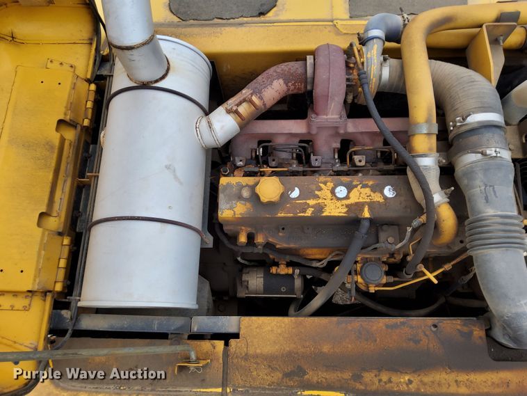 image for item DL2255 2006 John Deere 230CLC  excavator