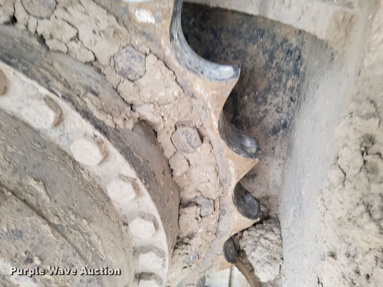 image for item DL2255 2006 John Deere 230CLC  excavator