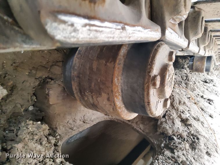 image for item DL2255 2006 John Deere 230CLC  excavator