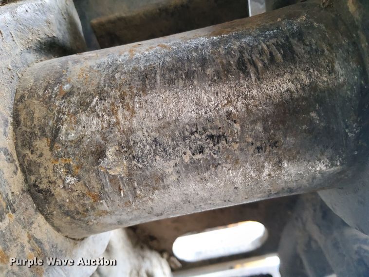 image for item DL2255 2006 John Deere 230CLC  excavator