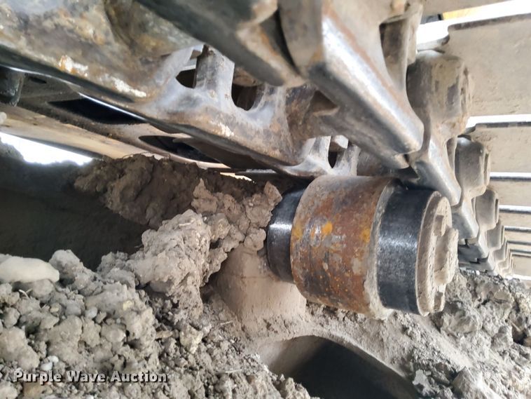 image for item DL2255 2006 John Deere 230CLC  excavator