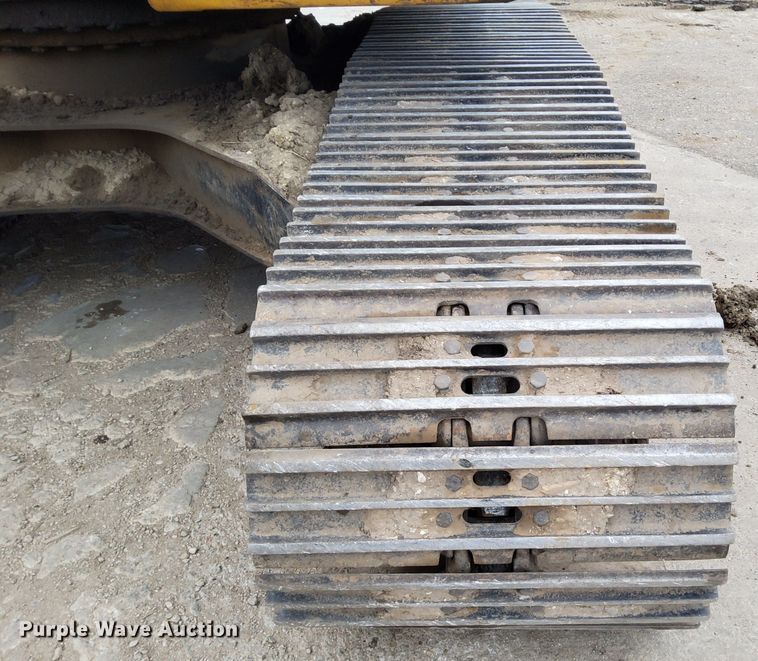 image for item DL2255 2006 John Deere 230CLC  excavator