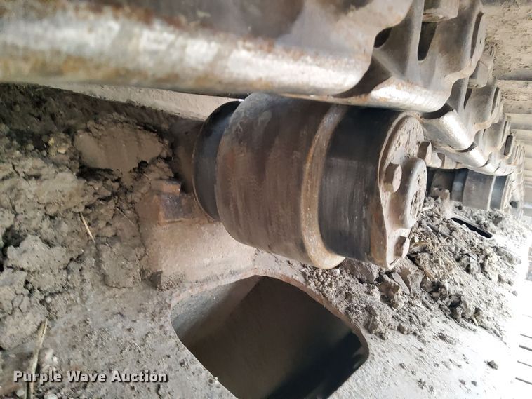 image for item DL2255 2006 John Deere 230CLC  excavator