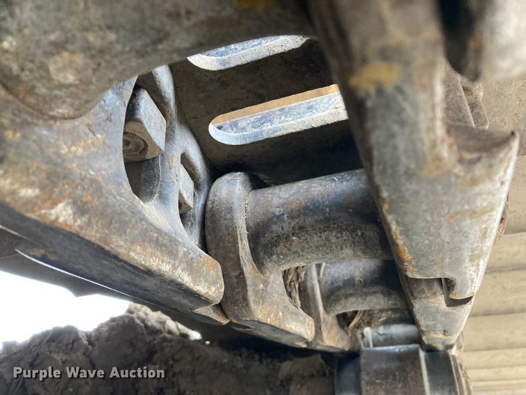 image for item DL2255 2006 John Deere 230CLC  excavator