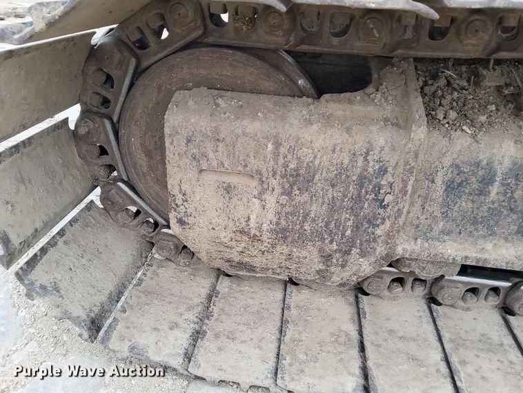 image for item DL2255 2006 John Deere 230CLC  excavator