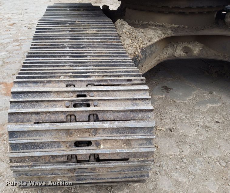 image for item DL2255 2006 John Deere 230CLC  excavator