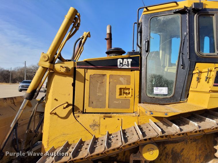 image for item DL2272 1997 Caterpillar D6R XL  dozer
