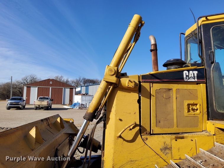 image for item DL2272 1997 Caterpillar D6R XL  dozer