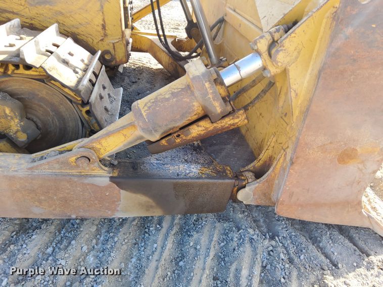 image for item DL2272 1997 Caterpillar D6R XL  dozer