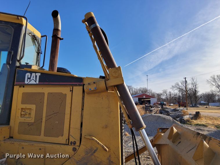 image for item DL2272 1997 Caterpillar D6R XL  dozer