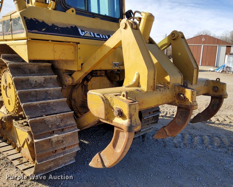 image for item DL2272 1997 Caterpillar D6R XL  dozer
