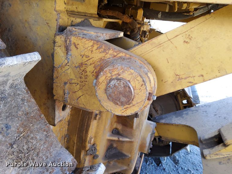 image for item DL2272 1997 Caterpillar D6R XL  dozer