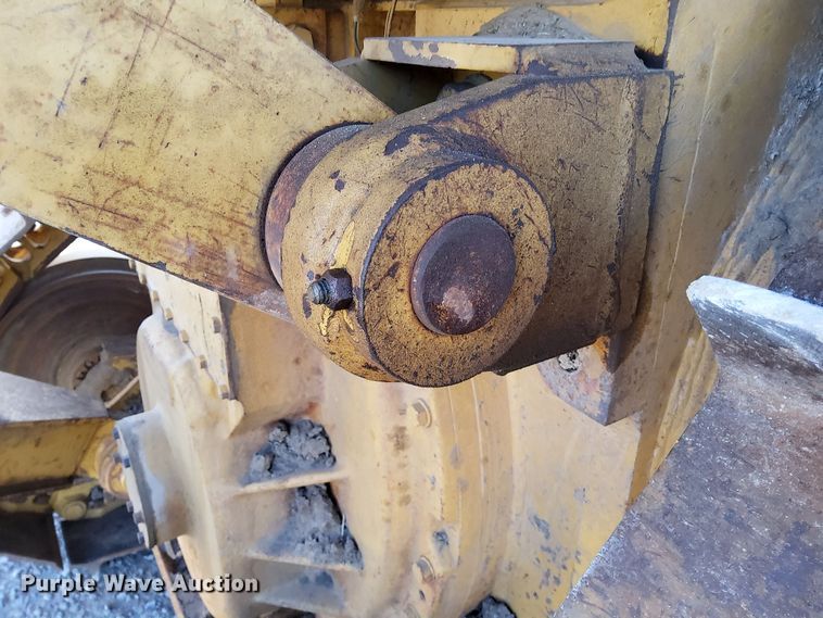 image for item DL2272 1997 Caterpillar D6R XL  dozer