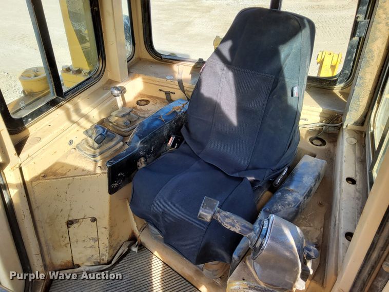 image for item DL2272 1997 Caterpillar D6R XL  dozer