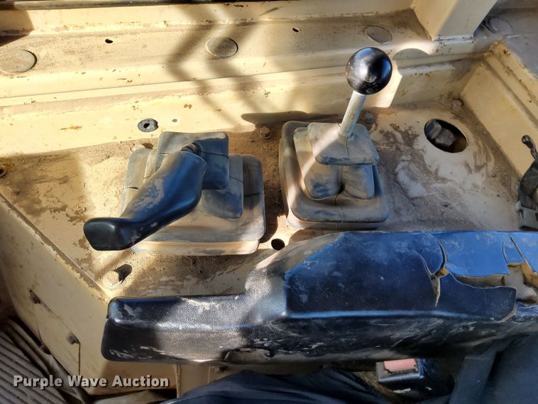 image for item DL2272 1997 Caterpillar D6R XL  dozer