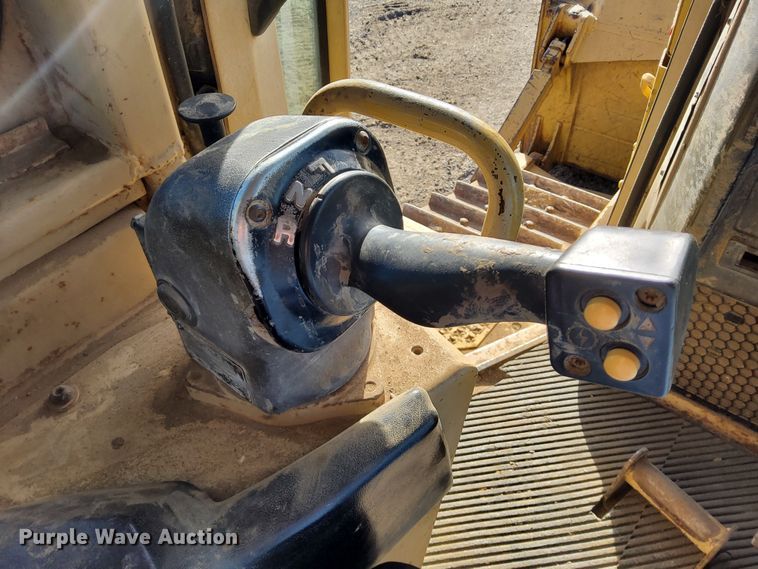 image for item DL2272 1997 Caterpillar D6R XL  dozer