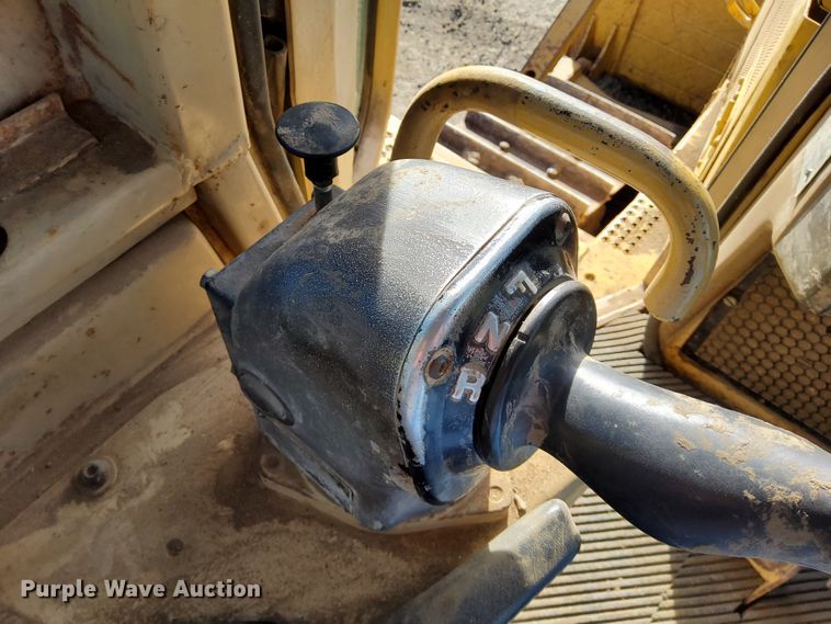 image for item DL2272 1997 Caterpillar D6R XL  dozer