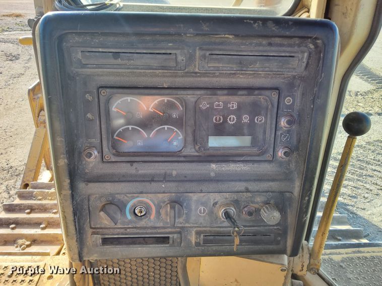 image for item DL2272 1997 Caterpillar D6R XL  dozer