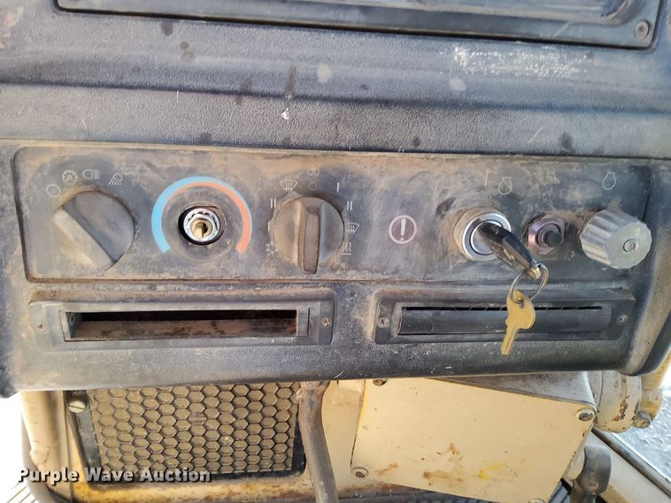 image for item DL2272 1997 Caterpillar D6R XL  dozer