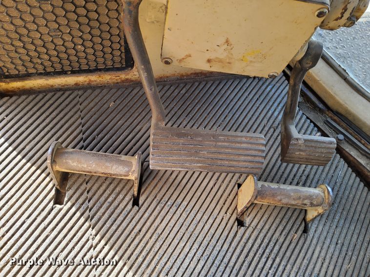 image for item DL2272 1997 Caterpillar D6R XL  dozer