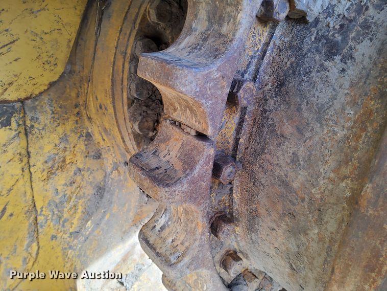 image for item DL2272 1997 Caterpillar D6R XL  dozer