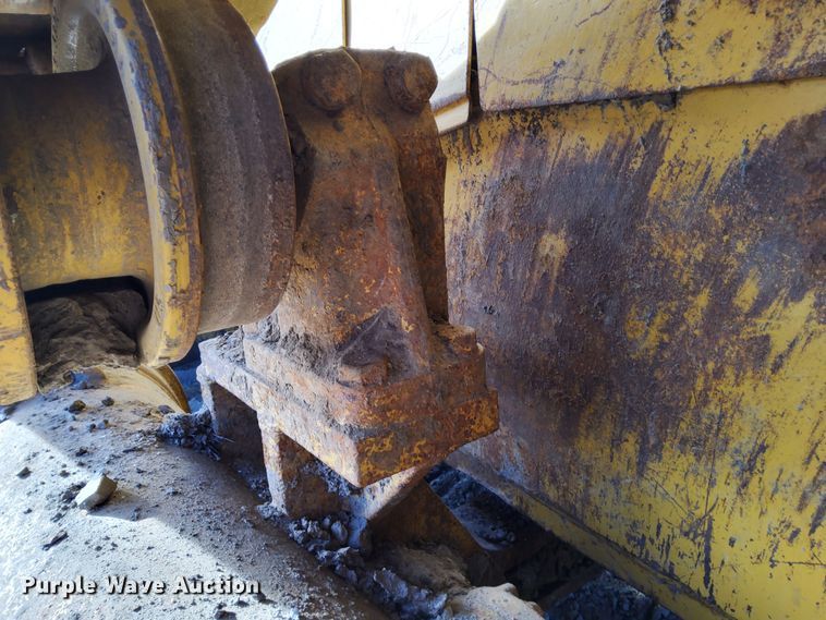 image for item DL2272 1997 Caterpillar D6R XL  dozer