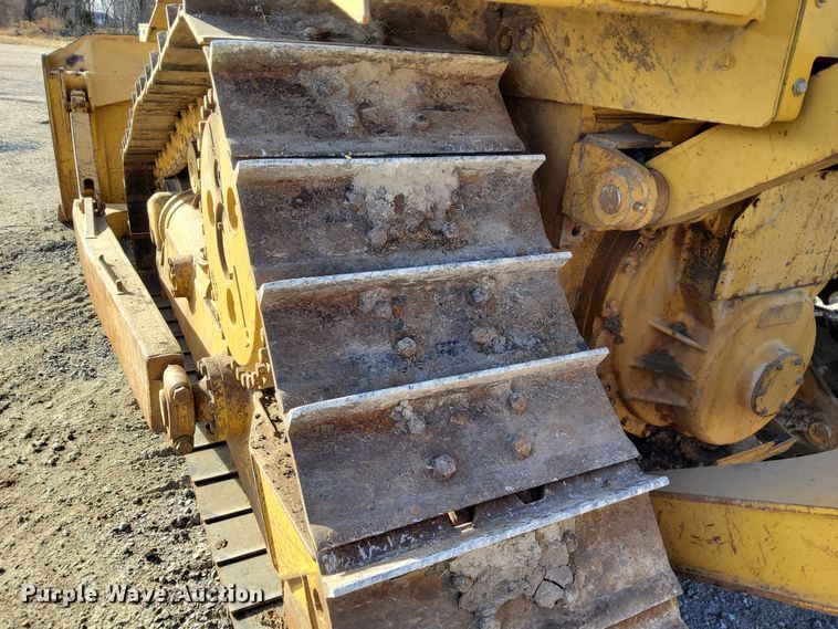 image for item DL2272 1997 Caterpillar D6R XL  dozer