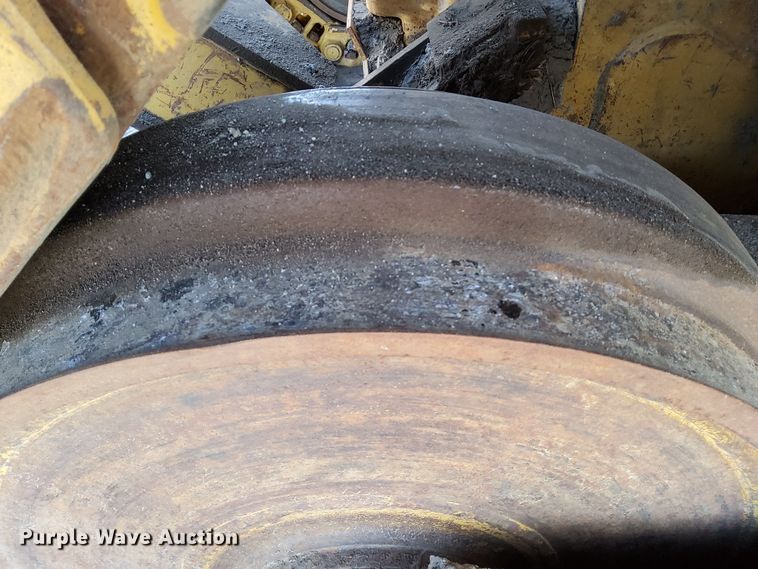 image for item DL2272 1997 Caterpillar D6R XL  dozer