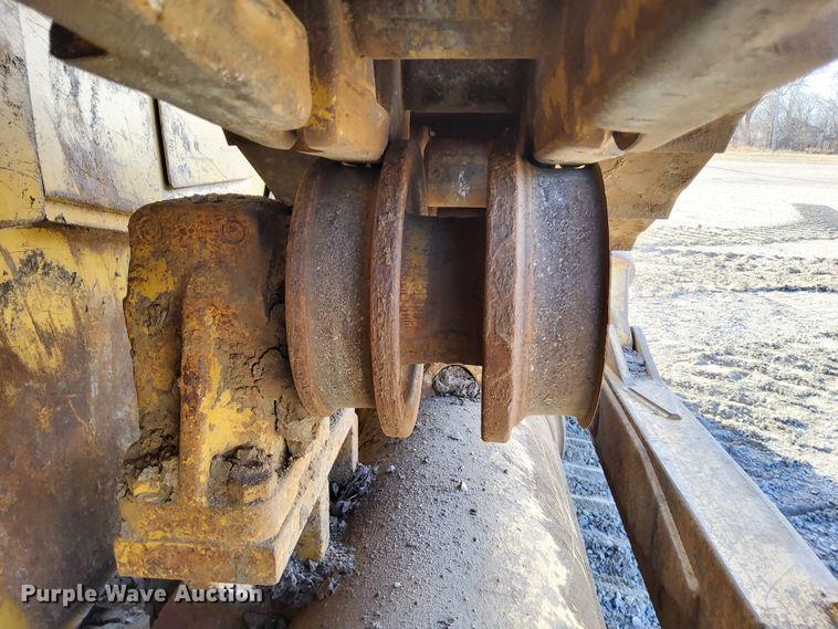 image for item DL2272 1997 Caterpillar D6R XL  dozer
