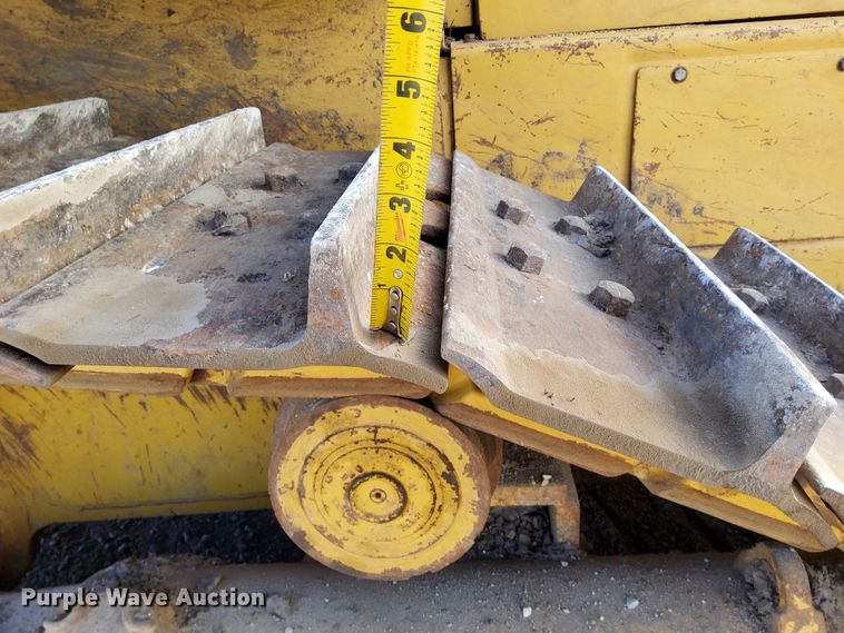 image for item DL2272 1997 Caterpillar D6R XL  dozer