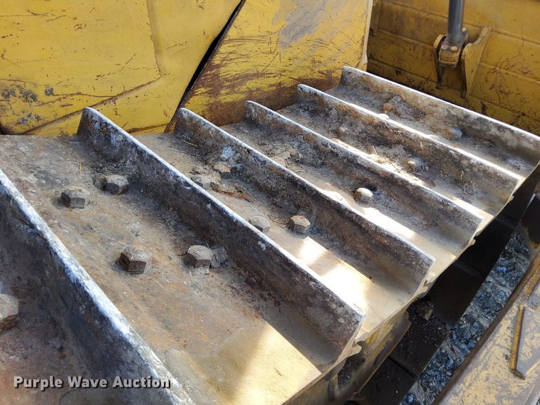 image for item DL2272 1997 Caterpillar D6R XL  dozer