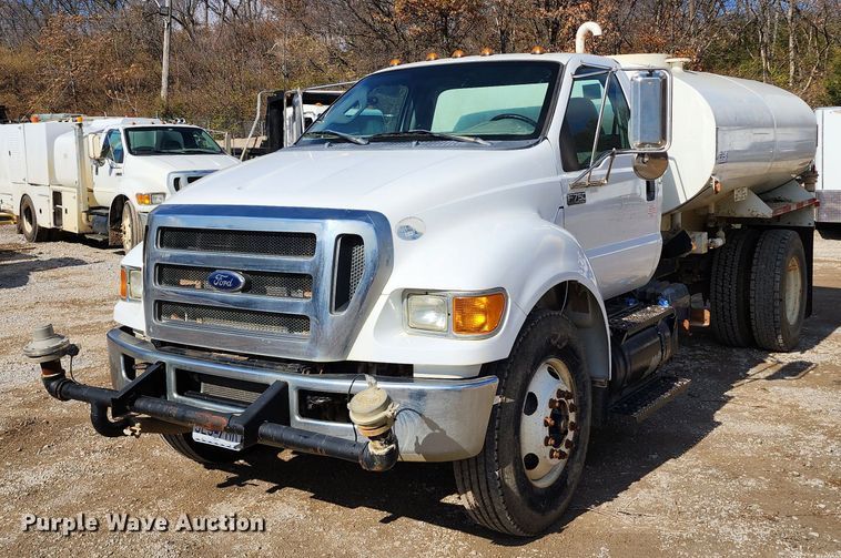 image for item DM4899 2011 Ford F750 Super Duty  water truck